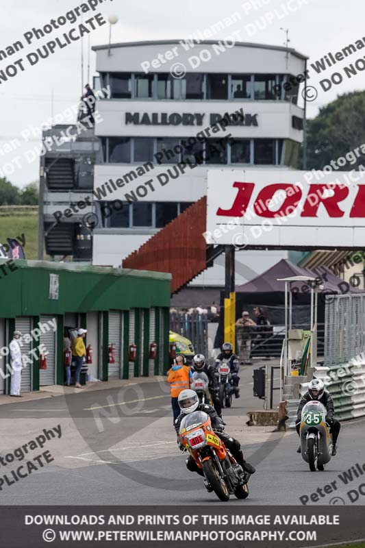 Vintage motorcycle club;eventdigitalimages;mallory park;mallory park trackday photographs;no limits trackdays;peter wileman photography;trackday digital images;trackday photos;vmcc festival 1000 bikes photographs